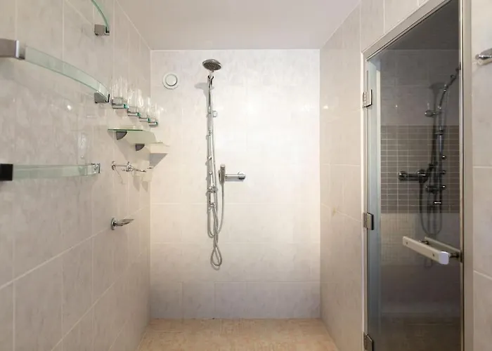 Dans Villa Spa Hammam Sauna Piscine, 5 Chambres فيلة جوان ليه باه