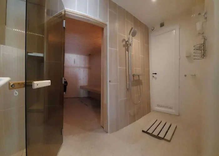 Dans Villa Spa Hammam Sauna Piscine, 5 Chambres جوان ليه باه