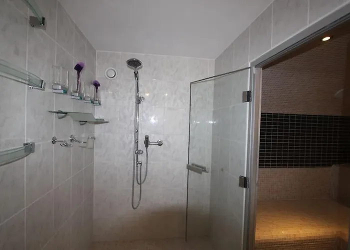 فيلة Dans Villa Spa Hammam Sauna Piscine, 5 Chambres *